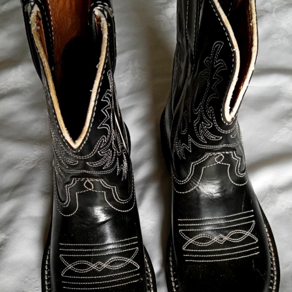 New Women's Ariat Cowboy Boots